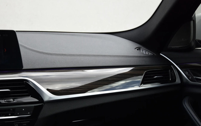 BMW Seria 5 cena 149900 przebieg: 146000, rok produkcji 2017 z Wągrowiec małe 352